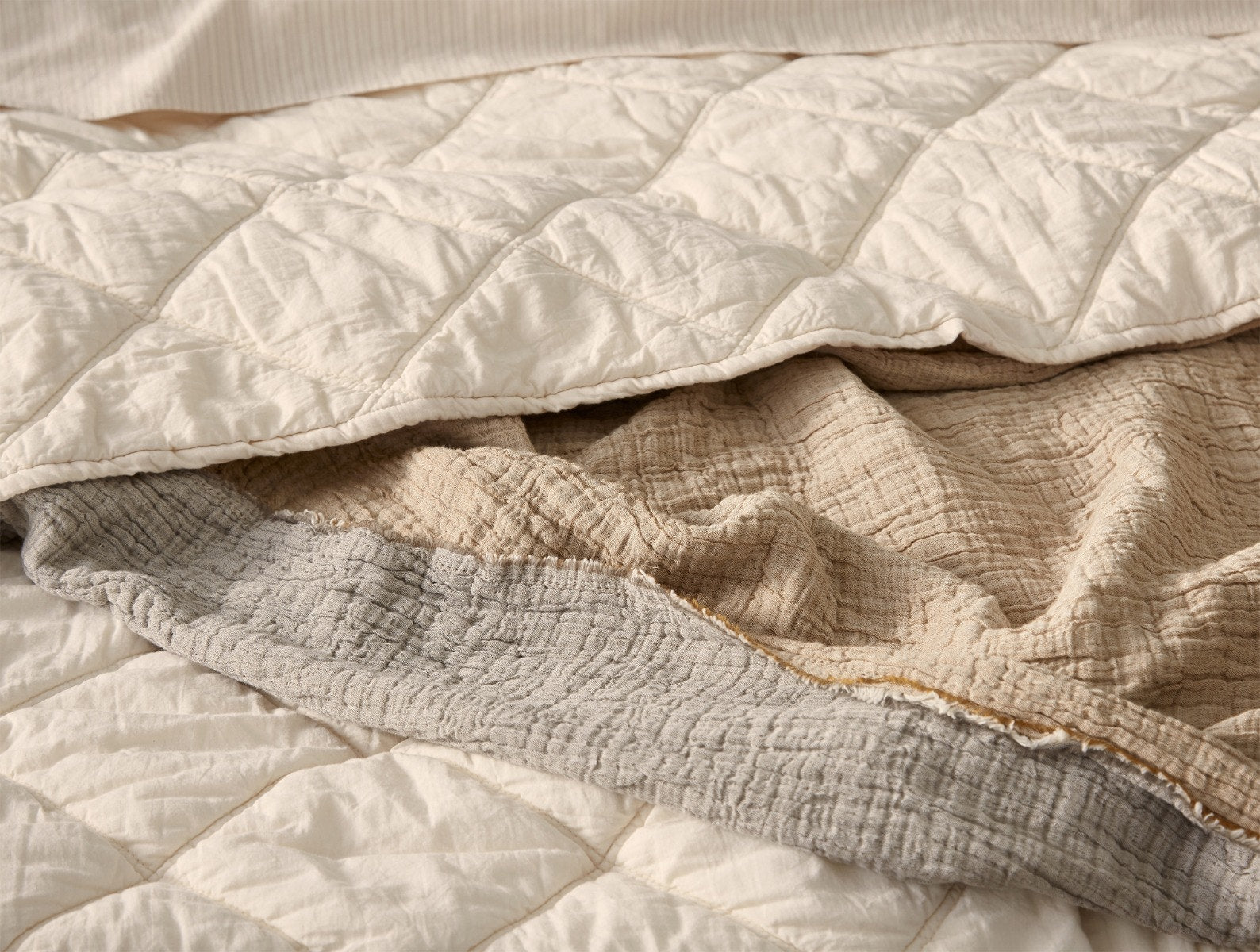 Diamond-Stitched Organic Cotton Comforter - Image 3